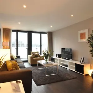 Apartment Your Base - Grand Canal Square, Dublin